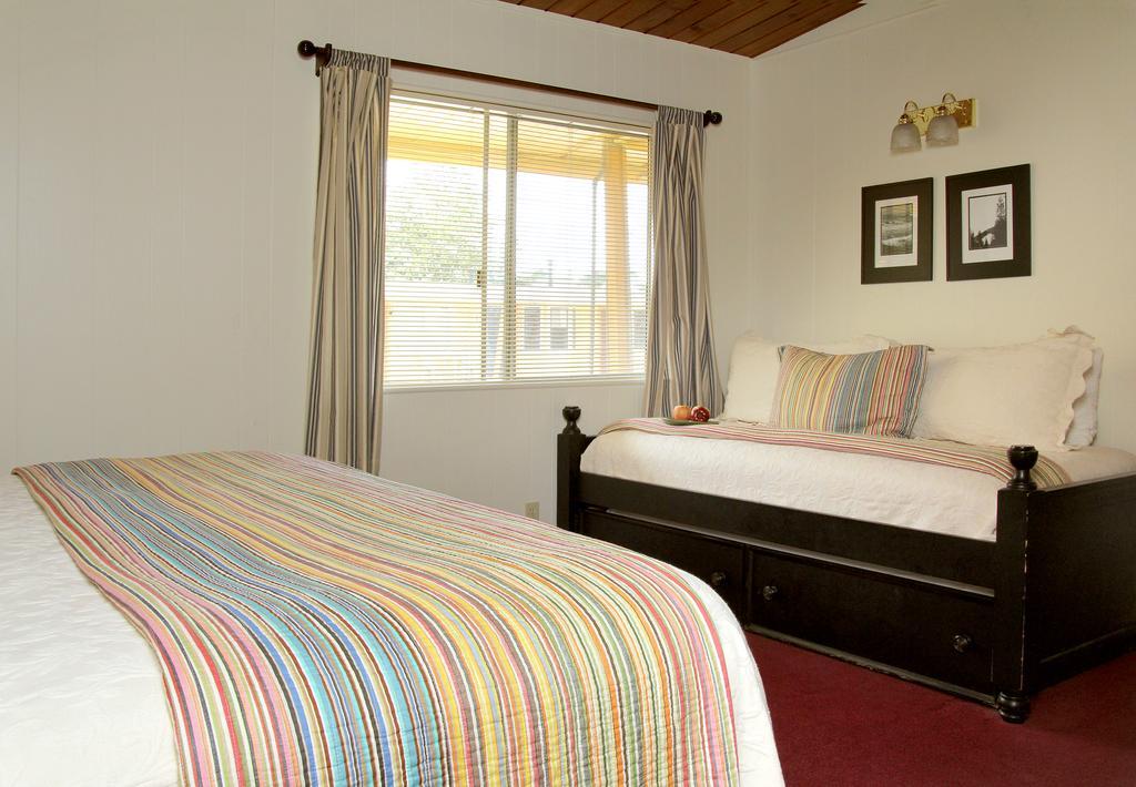 Redwood Suites ファーンデール エクステリア 写真