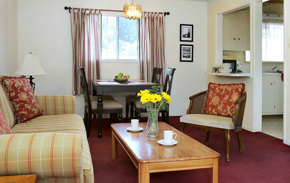 Redwood Suites ファーンデール エクステリア 写真
