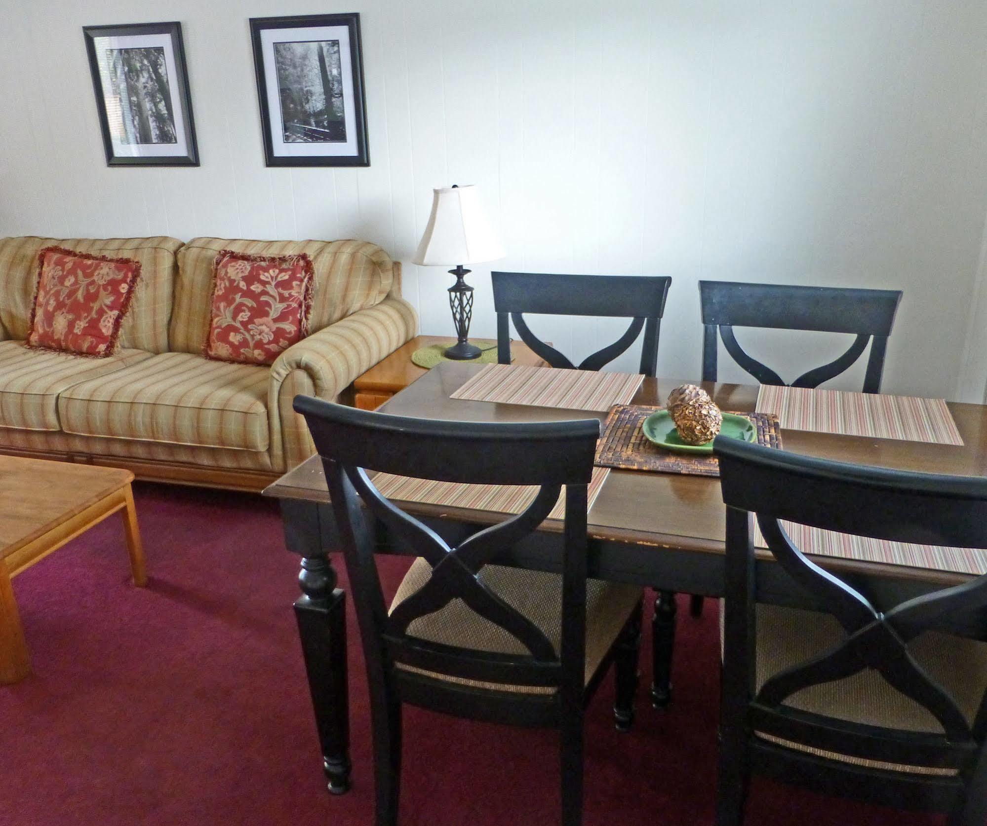 Redwood Suites ファーンデール エクステリア 写真