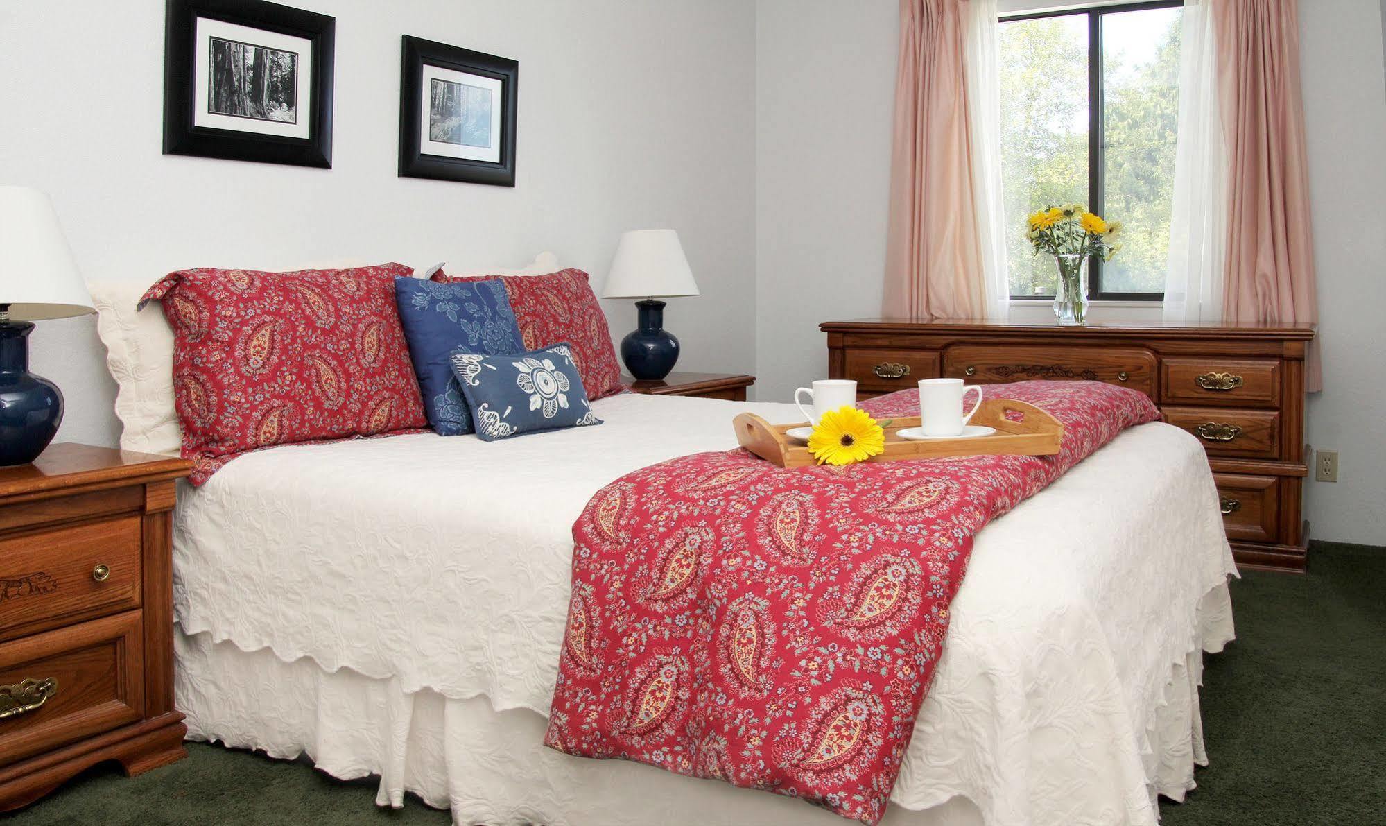 Redwood Suites ファーンデール エクステリア 写真