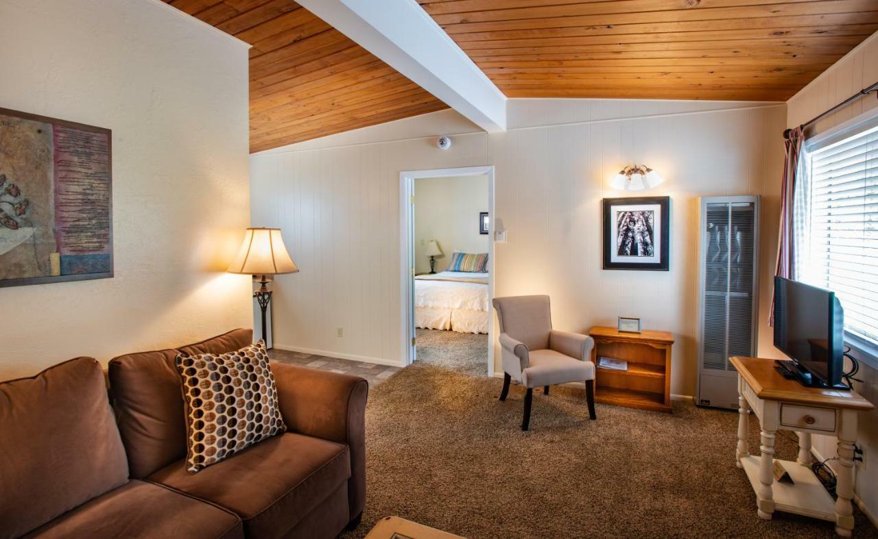 Redwood Suites ファーンデール エクステリア 写真